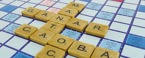 fichas de scrable en tablero