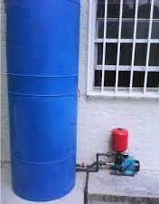 tanque Cilindro y bomba de agua