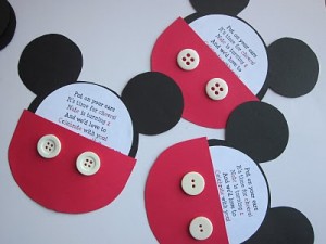 Como-hacer-una-tarjeta-de-invitación-de-Mickey-Mouse