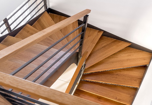 escaleras y barandillas de madera con sus ventajas y tipos