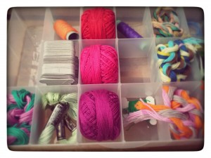 Hilos de diferentes colores