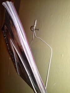 Colgador de revistas Lo volvemos a doblar hasta tener esta forma y se puedan colocar revistas dentro de el.