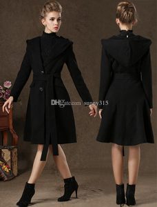moda-invierno-abrigos-mujeres-con-capucha