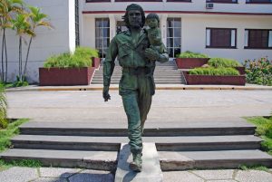 31-cuba-santa-clara-bronze-statue-of-che-guevara-and-the-child-of-the-revolution-by-spanish-sculptor-casto-solano-marroyo