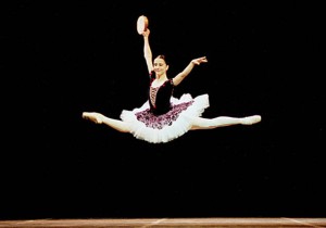 Cecília Kerche Grand Pas-deDeux Esmeralda Alceu Bett/Croma Imagem