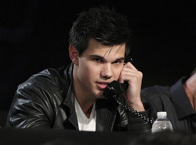 actor-taylor-lautner-answers-the-phone