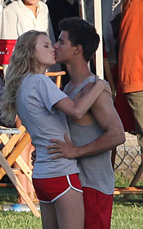 Taylor Lautner and Taylor Swift Kiss On Valentines Day