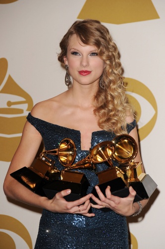 Taylor Swift winner!!! 52nd Grammy Awards