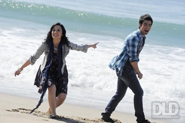 Demi y Joe filmando " Make A Wave"