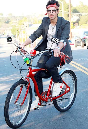 Joe Jonas ride Bike