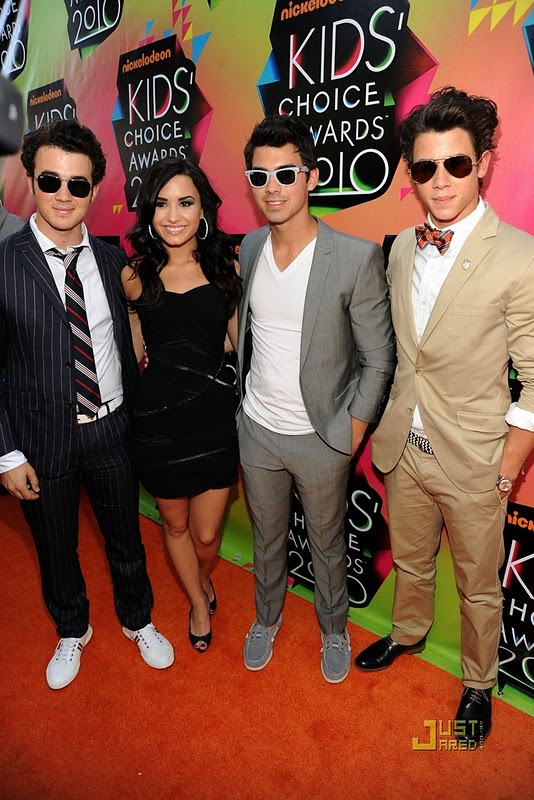 Jonas Brothers y Demi Lovato kids choice awards 2010