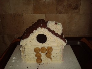 Casa con galletas y chocolate