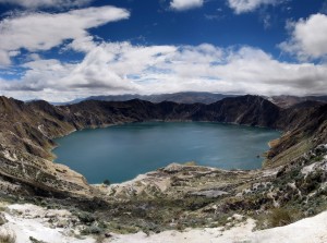 Panorama_quilotoa_crater_lake_ecuador