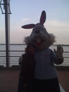 Yo con el Conejito de colgate