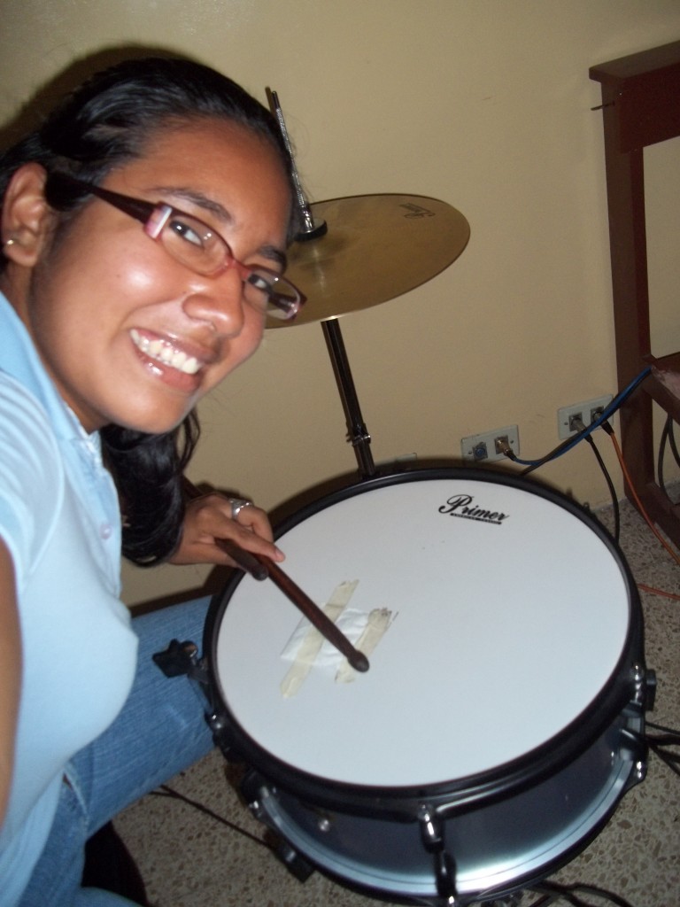 La bateria pueden decir que es un instrumento de lo mas ruidoso ; pero no es asi si se aprende a tocar muy bien se lo puede considerar unos de los 