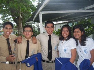 andres,hector,dj,diana(izquierda a derecha)