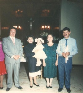 mi padrino y madrina con mi papa y mi mama (izquierda a derecha)