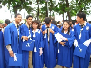 el dia de nuestra graduacion: jairo, edison , nancy(YO),dario,fernanda,cristopher