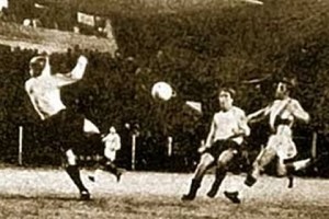 Gol de Juan Manuel Bazurco