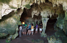 turismo explorar cuevas ecuador napo