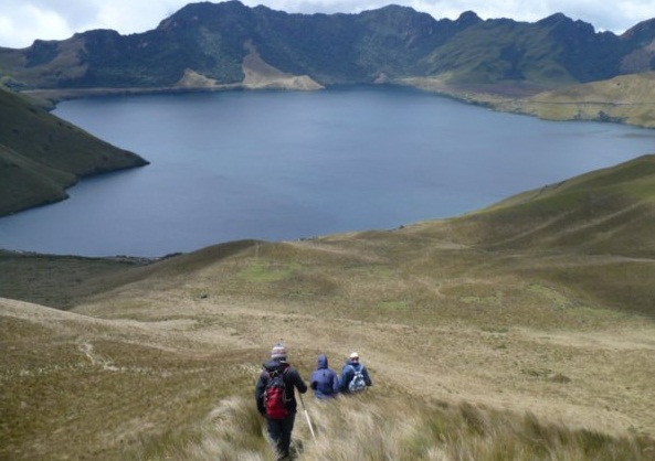 Laguna de Mojanda turismo de aventura en Ecuador senderismo