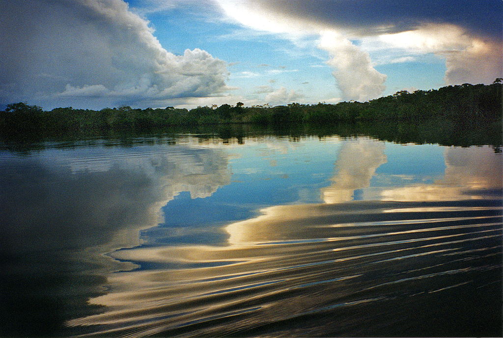Turismo en canoa selva amazónica del Ecuador. Excursiones Río Napo
