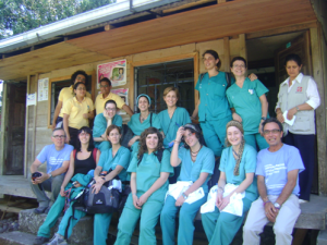 Medicos y Voluntarios en 10 de Agosto