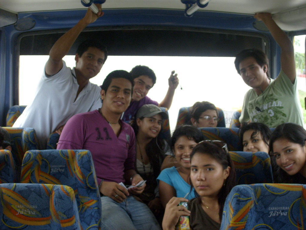 JAJAJAJA TODOS POSANDO PARA LA FOTO