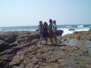 Compañeras visitando la chocolatera